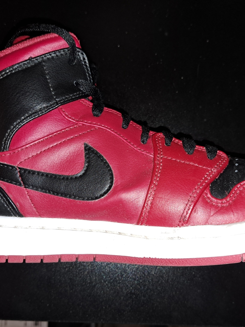Nike Air Jordan 1 Mid Reverse Bred Black Red White 554724-660 Men's Size 9.5 - Picture 2 of 10